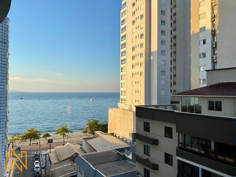 Apartamento na Quadra do Mar com 3 Suítes e 3 Vagas em Balneário Camboriú