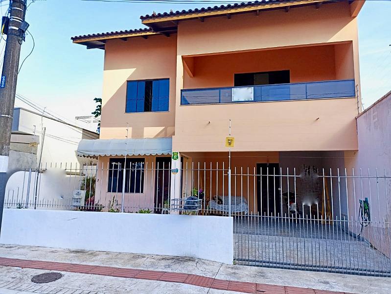 Casa com 2 Suítes para Locação em Balneário Camboriú - SC